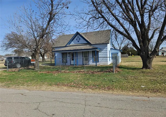 Photo 1 of Single family home for sale at 1106 S 11th Street, Frederick, OK 73542 | MLS# 1216167 | Listing updated on 2026-08-27
