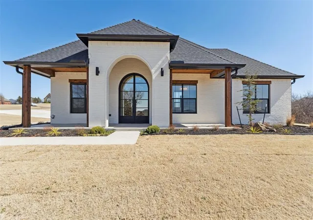 Photo 3 of Sale Pending at 3832 SE 54th Place, Norman, OK 73072 | MLS# 1216179 | Listing updated on 2026-09-21