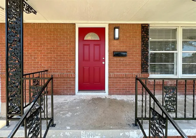 2nd image of 305 W Coe Dr, Oklahoma City, OK 73110 | MLS# 1216196