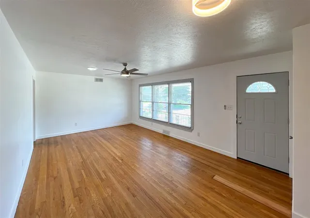 3rd image of 305 W Coe Dr, Oklahoma City, OK 73110 | MLS# 1216196