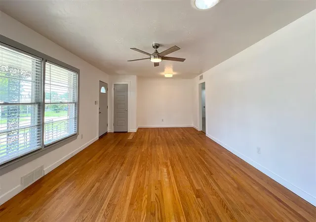 4th image of 305 W Coe Dr, Oklahoma City, OK 73110 | MLS# 1216196