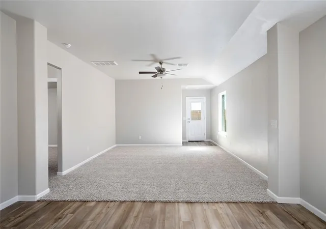 4th image of 12721 Carrara Ln, Yukon, OK 73099 | MLS# 1216322