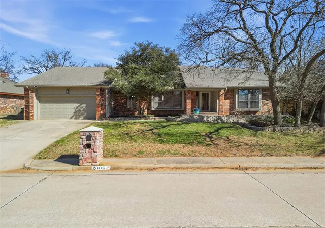 Homes for sale in Edmond, OK | 2008 Brookwood Pl, Edmond, OK 73034 | MLS# 1216330