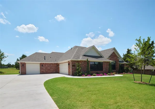 3rd image of 9216 Sw 92Nd St, Yukon, OK 73099 | MLS# 1216374