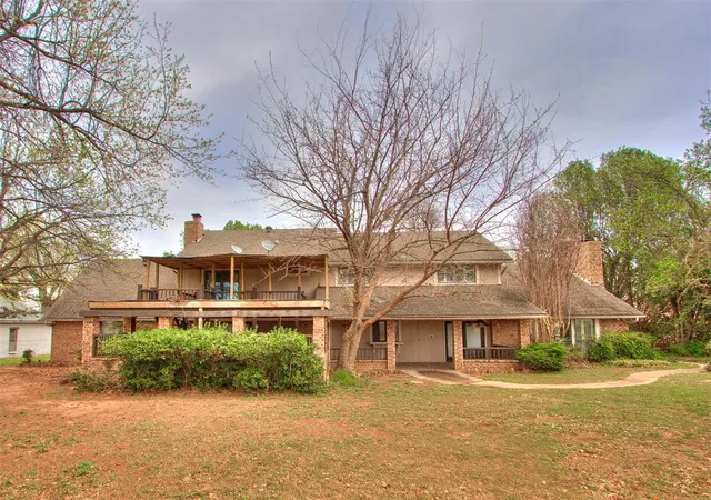 Photo 3 of Single family home for sale at 6021 Oak Tree Rd, Edmond, OK 73025 | MLS# 1216466 | Listing updated on 2026-06-26