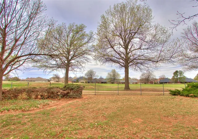 Photo 1 of Single family home for sale at 6021 Oak Tree Rd, Edmond, OK 73025 | MLS# 1216466 | Listing updated on 2026-06-26