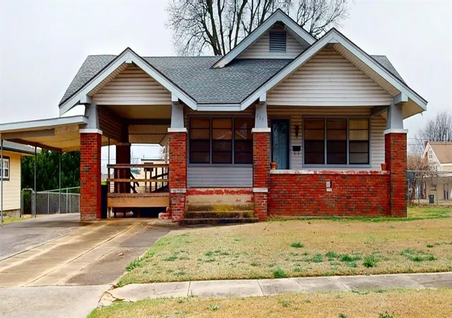 Single family home for sale at 230 W Adams St, Purcell, OK 73080 | MLS# 1216601