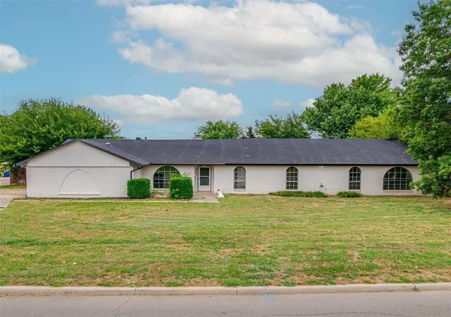 1st image of 2502 Ridgecrest Dr, El Reno, OK 73036 | MLS# 1216776