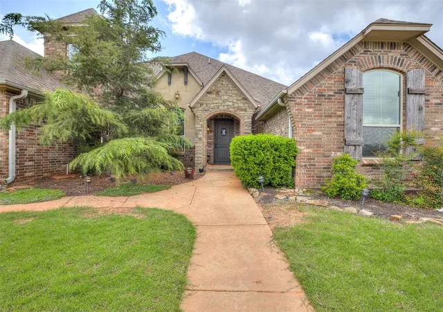 2nd image of 9124 Sw 36th St, Oklahoma City, OK 73179 | MLS# 1216806
