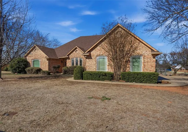 2nd image of 3304 Pondridge Rd, Chickasha, OK 73018 | MLS# 1216848