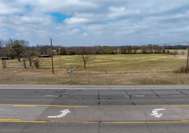 4th image of 17266 Us Hwy 70 Hwy, Lone Grove, OK 73443 | MLS# 1216899