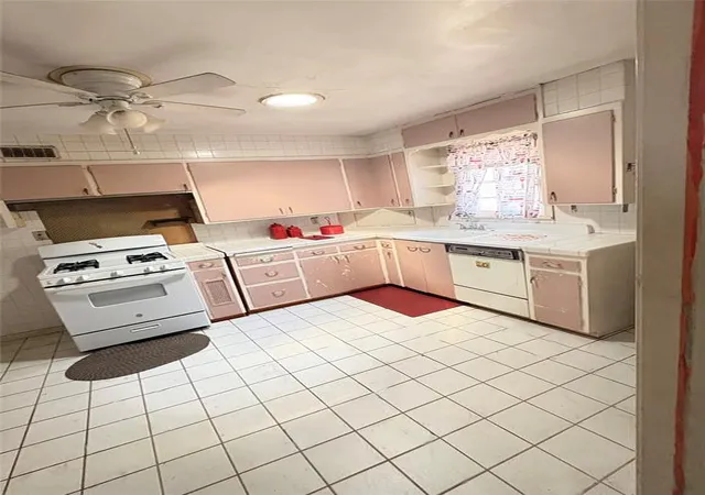 Photo 4 of Sale Pending at 3408 N Phillips Ave, Oklahoma City, OK 73105 | MLS# 1216954 | Listing updated on 2026-04-11
