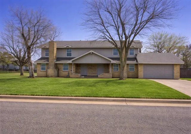 1st image of 6800 Lancer Ln, Oklahoma City, OK 73132 | MLS# 1216962