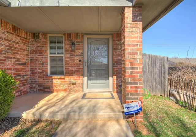 1st image of 11917 Sw 8th St, Yukon, OK 73099 | MLS# 1217000
