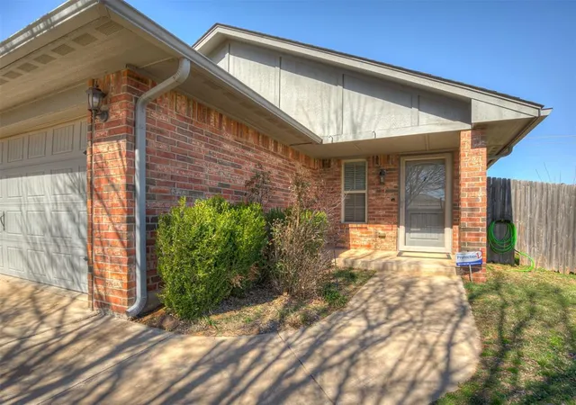 2nd image of 11917 Sw 8th St, Yukon, OK 73099 | MLS# 1217000