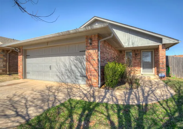 3rd image of 11917 Sw 8Th St, Yukon, OK 73099 | MLS# 1217000