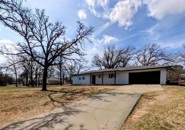 Homes for sale in Mc Loud, OK | 126 Pickard Dr, Mc Loud, OK 74851 | MLS# 1217035