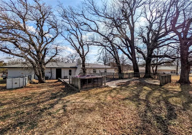 Homes for sale in Mc Loud, OK | 126 Pickard Dr, Mc Loud, OK 74851 | MLS# 1217035