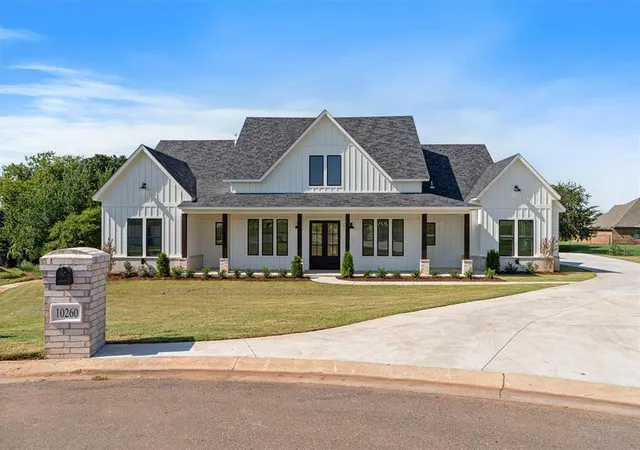 1st image of 10260 Oakwood Dr, Edmond, OK 73025 | MLS# 1217141