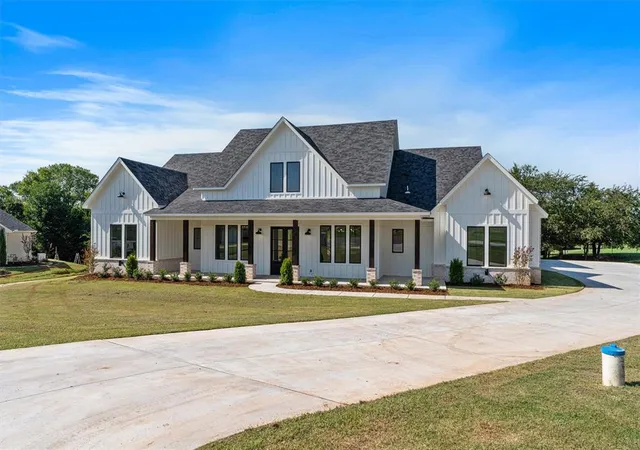 2nd image of 10260 Oakwood Dr, Edmond, OK 73025 | MLS# 1217141