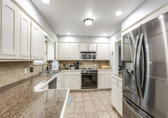 4th image of 217 Czech Hall Pl, Yukon, OK 73099 | MLS# 1217174