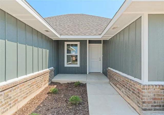 Photo 4 of Single family home for sale at 10652 SW 18th Street, Yukon, OK 73099 | MLS# 1217185 | Listing updated on 2026-10-05