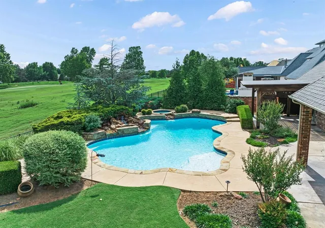 2nd image of 400 Heritage Blvd, Edmond, OK 73025 | MLS# 1217344