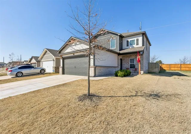 2nd image of 12629 Florence Ln, Yukon, OK 73099 | MLS# 1217515
