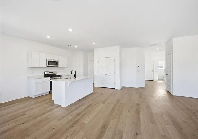 4th image of 12836 Torretta Wy, Yukon, OK 73099 | MLS# 1217578