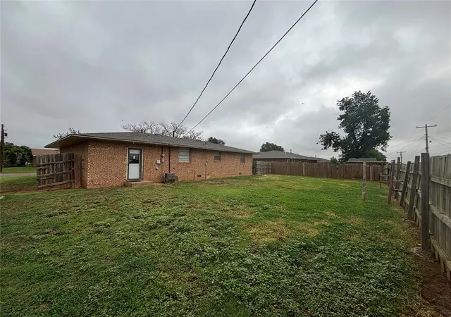Homes for sale in Weatherford, OK | 822 E Kee St, Weatherford, OK 73096 | MLS# 1217710