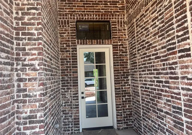 2nd image of 10033 Sw 27th St, Yukon, OK 73099 | MLS# 1217879