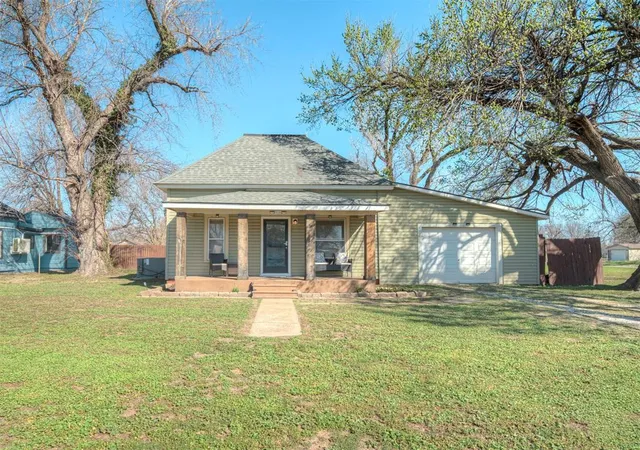 Photo 1 of Single Family Residence at 316 E Jefferson St, Crescent, OK 73028 | MLS# 1217909 | | Sold on 2026-04-10