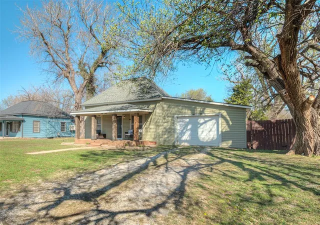 Photo 2 of Single Family Residence at 316 E Jefferson St, Crescent, OK 73028 | MLS# 1217909 | | Sold on 2026-04-10
