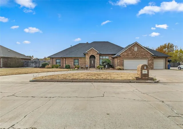 Photo 2 of Single family home for sale at 416 Fieldcrest Dr, Chickasha, OK 73018 | MLS# 1217923 | Listing updated on 2026-09-18
