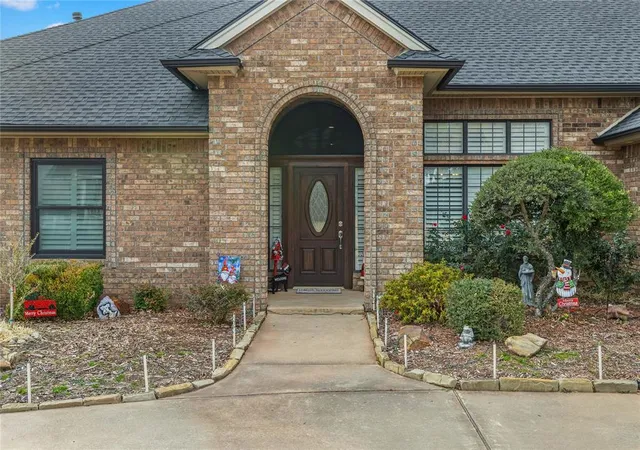 Photo 3 of Single family home for sale at 416 Fieldcrest Dr, Chickasha, OK 73018 | MLS# 1217923 | Listing updated on 2026-09-18
