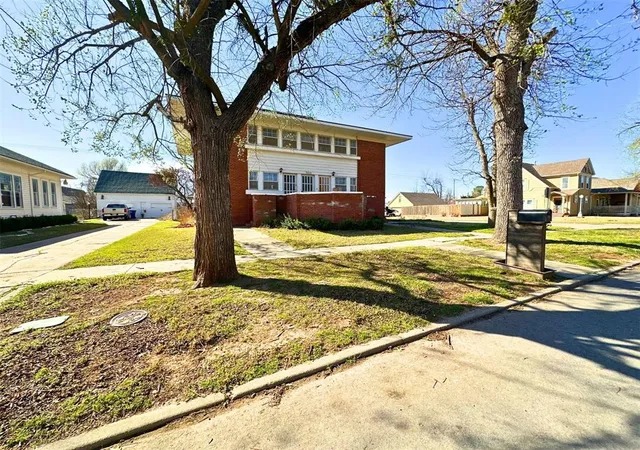 3rd image of 700 S Hoff Ave, El Reno, OK 73036 | MLS# 1217945