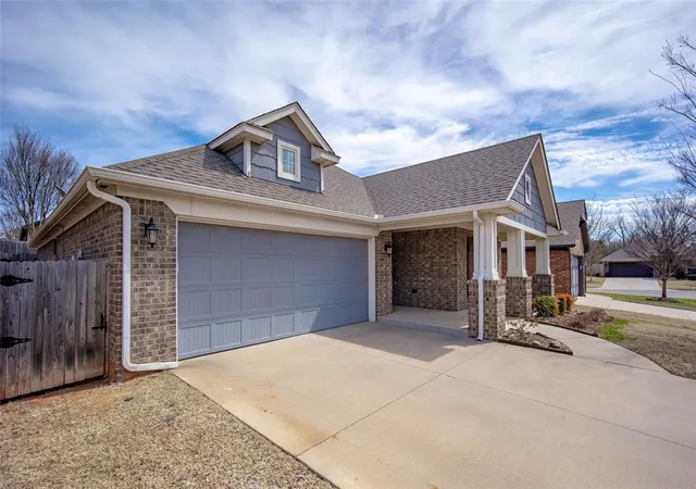 2nd image of 6 Carat Dr, Yukon, OK 73099 | MLS# 1218025