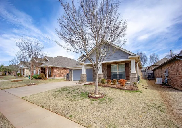 3rd image of 6 Carat Dr, Yukon, OK 73099 | MLS# 1218025