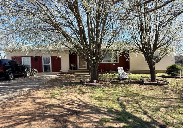 Photo 1 of Single family home for sale at 309 N Dawson St, Meeker, OK 74855 | MLS# 1218188 | Listing updated on 2026-10-05