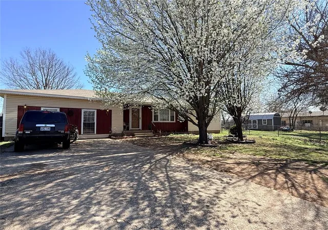 Photo 2 of Single family home for sale at 309 N Dawson St, Meeker, OK 74855 | MLS# 1218188 | Listing updated on 2026-10-05