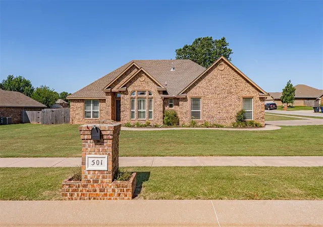 Homes for sale in Blanchard, OK | 501 Ne Cheltenham Trl, Blanchard, OK 73010 | MLS# 1218309