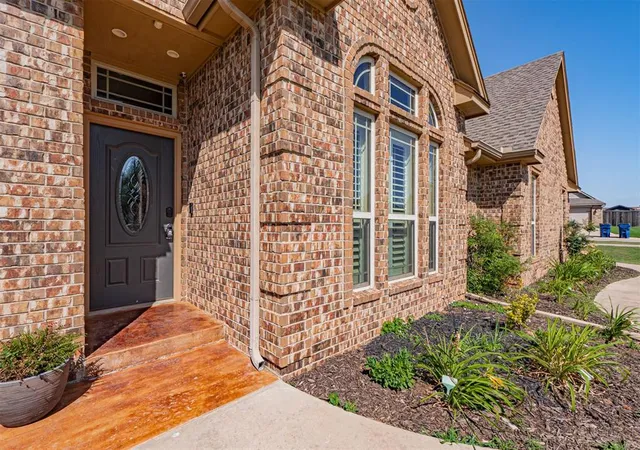 Homes for sale in Blanchard, OK | 501 Ne Cheltenham Trl, Blanchard, OK 73010 | MLS# 1218309