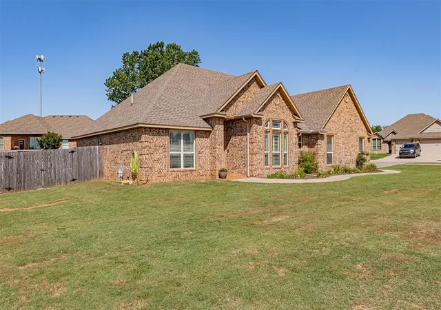 Homes for sale in Blanchard, OK | 501 Ne Cheltenham Trl, Blanchard, OK 73010 | MLS# 1218309