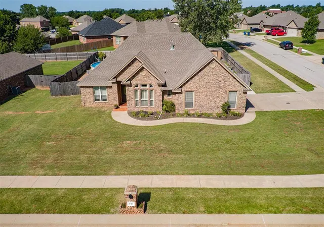 Homes for sale in Blanchard, OK | 501 Ne Cheltenham Trl, Blanchard, OK 73010 | MLS# 1218309