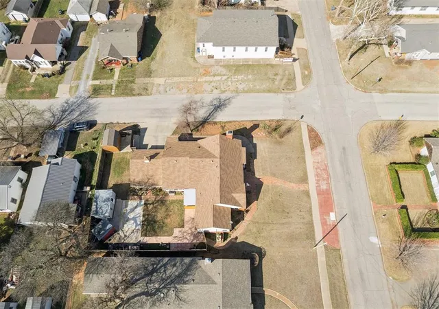 5th image of 802 S 12Th St, Chickasha, OK 73018 | MLS# 1218376