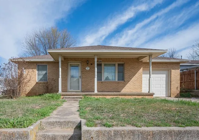 Photo 4 of Single family home for sale at 201 E 3rd Street, Cement, OK 73017 | MLS# 1218378 | Listing updated on 2026-09-12