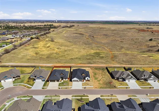 5th image of 9308 Taggert Ln, Yukon, OK 73099 | MLS# 1218437