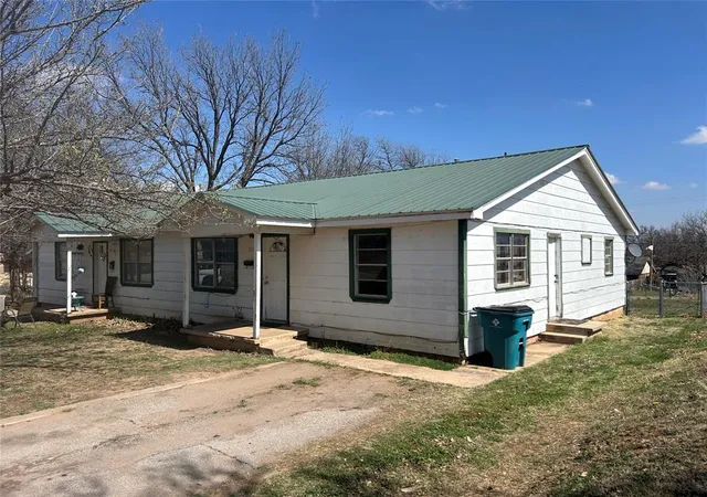 Homes for sale in Mangum, OK | 510 S Louis Tittle Ave, Mangum, OK 73554 | MLS# 1218475