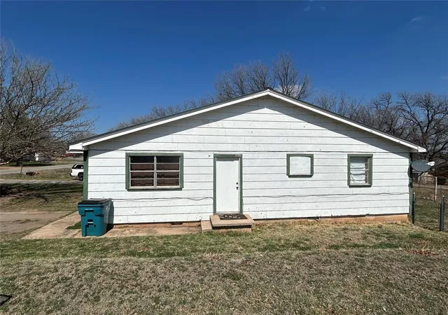 Homes for sale in Mangum, OK | 510 S Louis Tittle Ave, Mangum, OK 73554 | MLS# 1218475