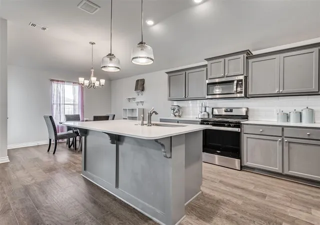 3rd image of 333 Emmy Jean Dr, Blanchard, OK 73010 | MLS# 1218525